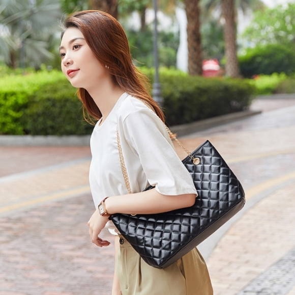 🐝 Black Argile Pillow Purse - Picture 6 of 6